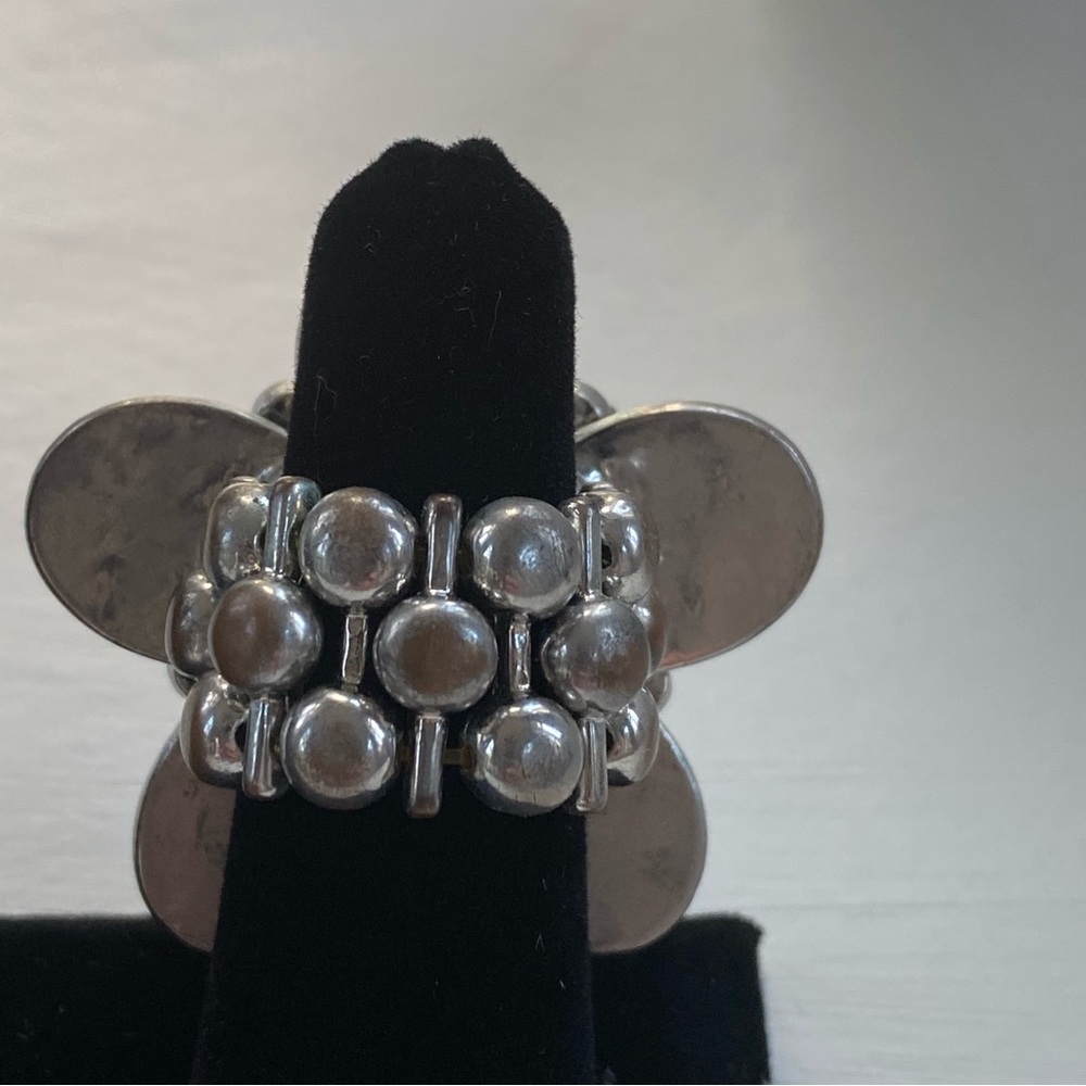 Flower Stretch Ring - Picture 7 of 8